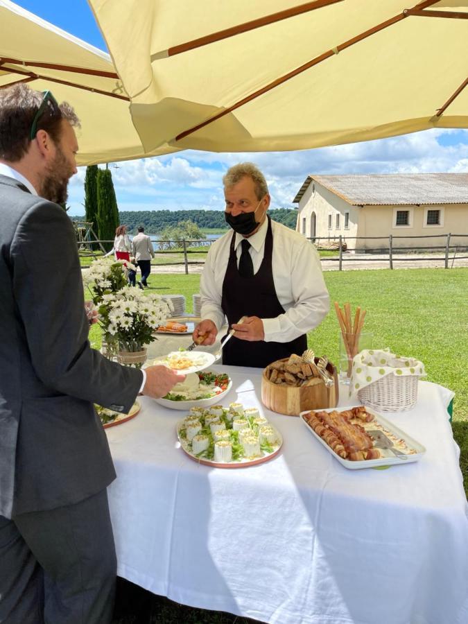 Agriturismo Potrero Grande Sul Lago Di Martignano Con Spiaggia กัมปาญญาโน ดิ โรมา ภายนอก รูปภาพ