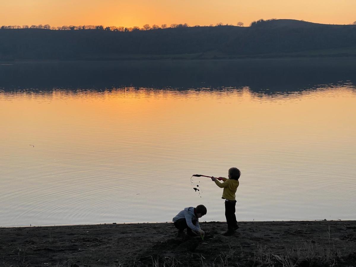 Agriturismo Potrero Grande Sul Lago Di Martignano Con Spiaggia กัมปาญญาโน ดิ โรมา ภายนอก รูปภาพ