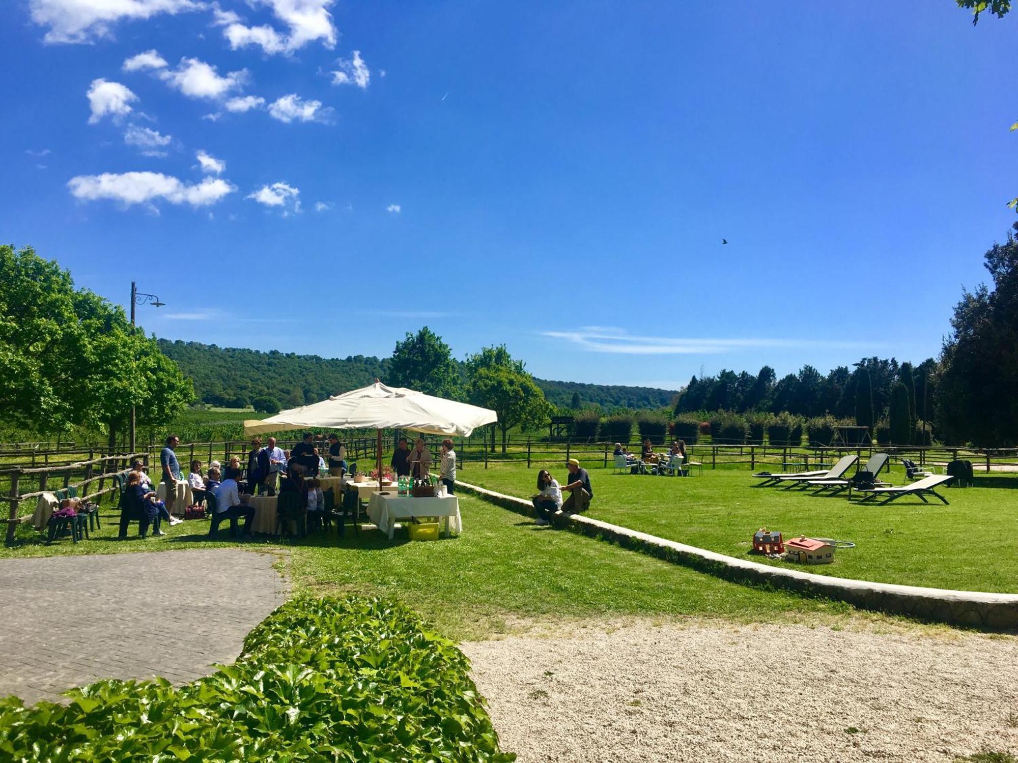 Agriturismo Potrero Grande Sul Lago Di Martignano Con Spiaggia กัมปาญญาโน ดิ โรมา ภายนอก รูปภาพ
