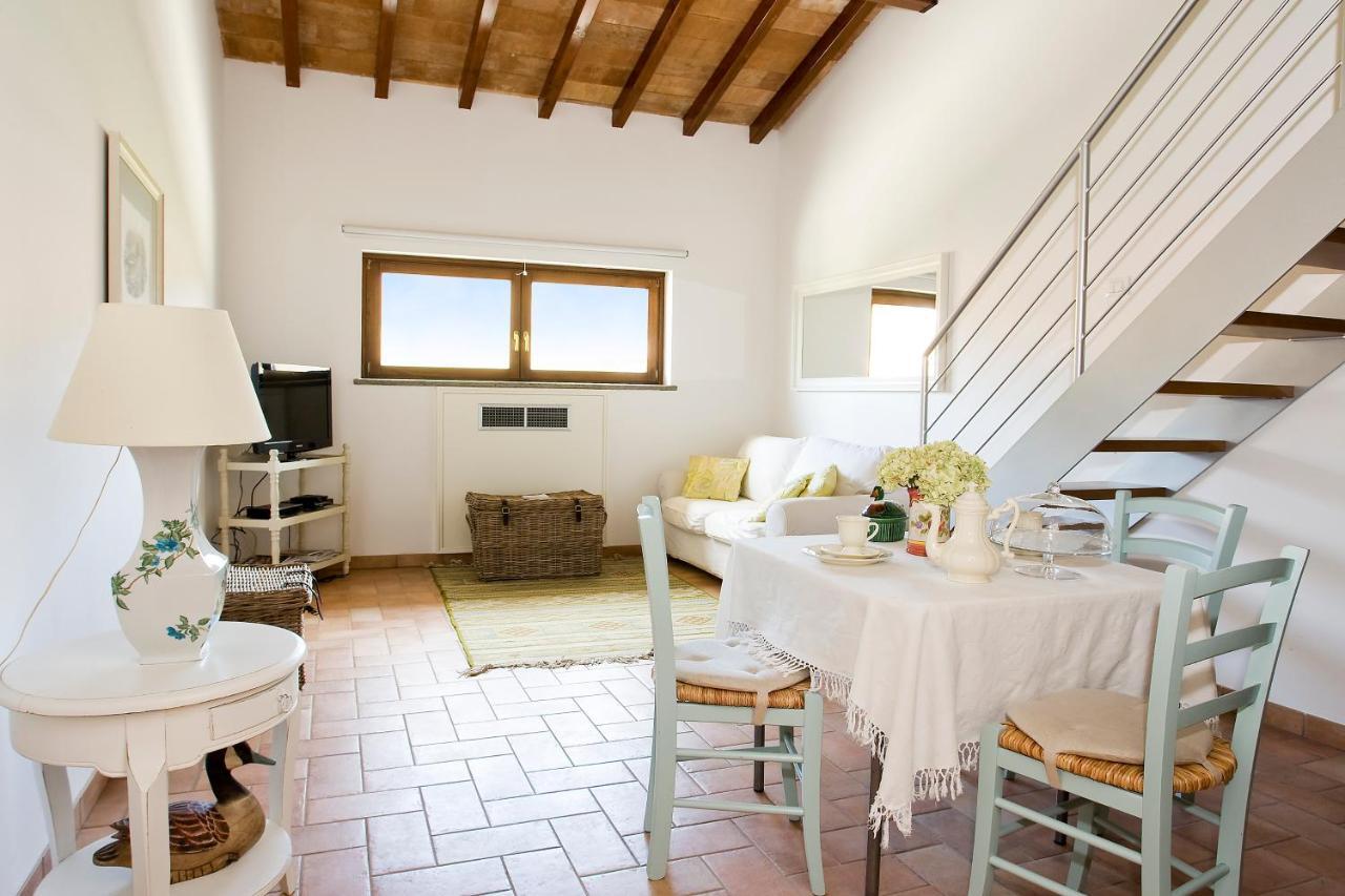 Agriturismo Potrero Grande Sul Lago Di Martignano Con Spiaggia กัมปาญญาโน ดิ โรมา ภายนอก รูปภาพ